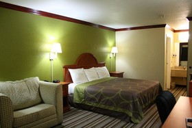 Super 8 by Wyndham San Marcos