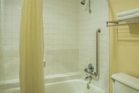 Super 8 by Wyndham San Marcos