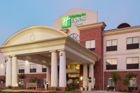 Holiday Inn Express Hotel & Suites Sealy