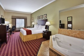 Holiday Inn Express Hotel & Suites Sealy
