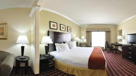 Holiday Inn Express Hotel & Suites Sealy