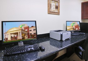 Holiday Inn Express Hotel & Suites Sealy