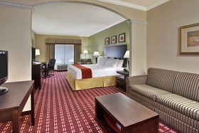 Holiday Inn Express Hotel & Suites Sealy