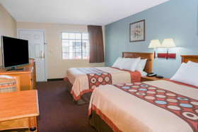 Super 8 by Wyndham Sealy