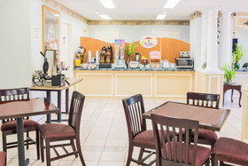 Super 8 by Wyndham Sealy