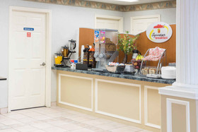Super 8 by Wyndham Sealy