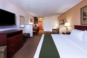 Holiday Inn Express & Suites Selma