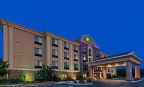 Holiday Inn Express & Suites Selma