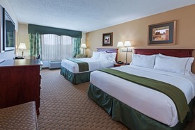 Holiday Inn Express & Suites Selma