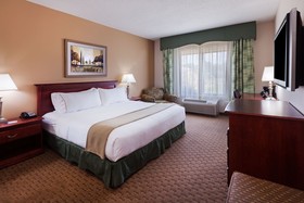 Holiday Inn Express & Suites Selma