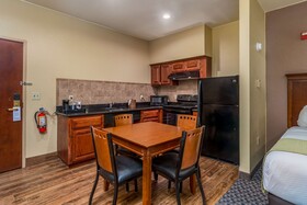 Best Western Plus Shamrock Inn & Suites