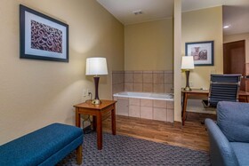 Best Western Plus Shamrock Inn & Suites
