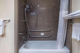 Best Western Plus Shamrock Inn & Suites