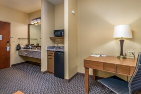 Best Western Plus Shamrock Inn & Suites