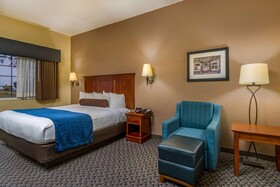 Best Western Plus Shamrock Inn & Suites