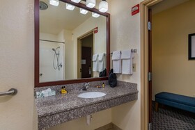 Best Western Plus Shamrock Inn & Suites