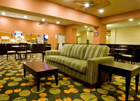 Holiday Inn Express & Suites Shamrock North