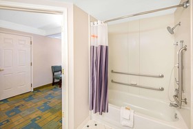 La Quinta Inn & Suites by Wyndham Sherman