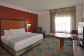 La Quinta Inn & Suites by Wyndham Sherman