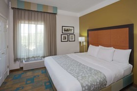 La Quinta Inn & Suites by Wyndham Sherman