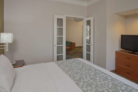 La Quinta Inn & Suites by Wyndham Sherman