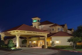 La Quinta Inn & Suites by Wyndham Sherman