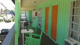 Upper Deck Hotel and Bar -Adults Only