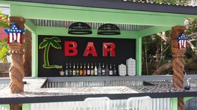 Upper Deck Hotel and Bar -Adults Only