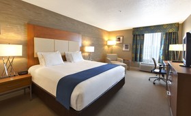 Holiday Inn & Suites Spring - The Woodlands Area