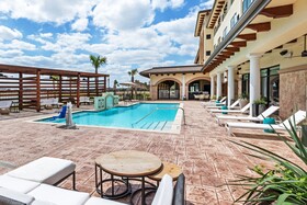 Hotel Indigo Spring – Woodlands Area