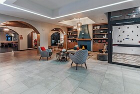 Hotel Indigo Spring – Woodlands Area