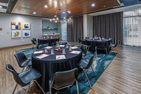 Hotel Indigo Spring – Woodlands Area