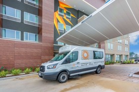 La Quinta Inn and Suites by Wyndham Houston Spring South