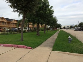 Executive Inn & Suites