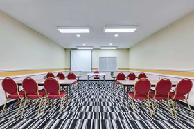 Holiday Inn Express & Suites Sulphur Springs