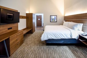 Holiday Inn Express & Suites Taylor