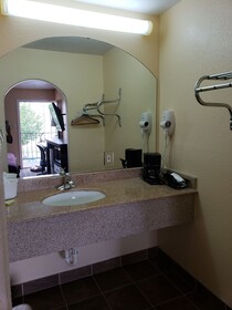 Taylor Village Inn