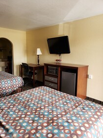 Taylor Village Inn