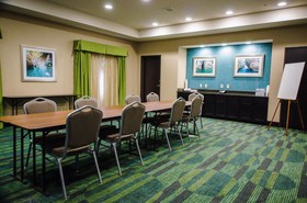 Holiday Inn Express & Suites Temple - Medical Center Area