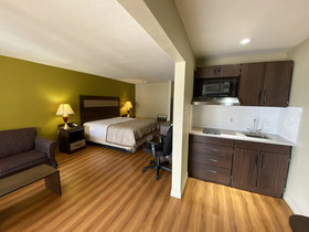 Stratford House Inn and Suites