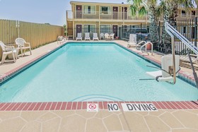 Super 8 by Wyndham Temple