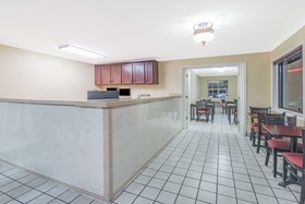 Super 8 by Wyndham Temple