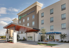 Holiday Inn Express & Suites Plano The Colony