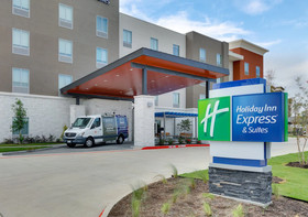 Holiday Inn Express & Suites Plano The Colony