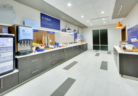 Holiday Inn Express & Suites Plano The Colony