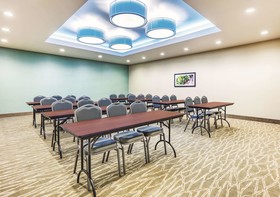 La Quinta Inn & Suites by Wyndham Dallas Plano - The Colony