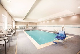 La Quinta Inn & Suites by Wyndham Dallas Plano - The Colony