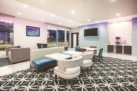 La Quinta Inn & Suites by Wyndham Dallas Plano - The Colony