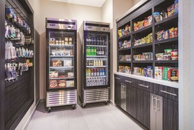 La Quinta Inn & Suites by Wyndham Dallas Plano - The Colony