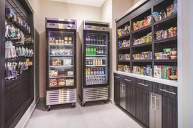 La Quinta Inn & Suites by Wyndham Dallas Plano - The Colony